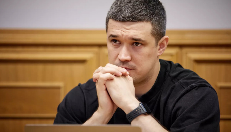 Михайло Федоров сидить у парламенті