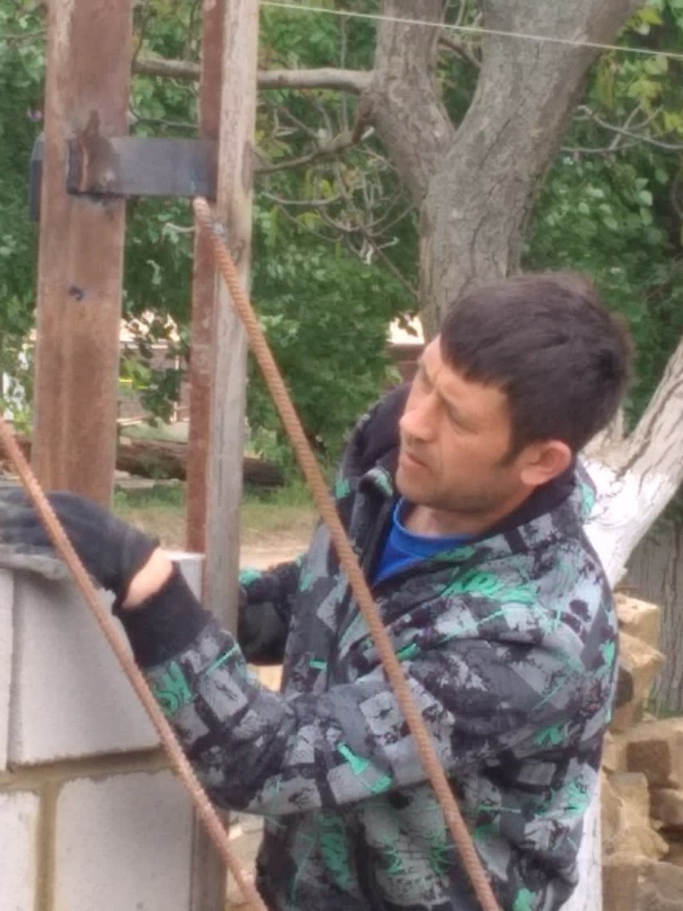 Чоловік на будівництві