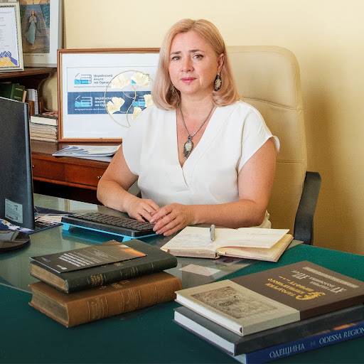 Керівниця у своєму кабінеті