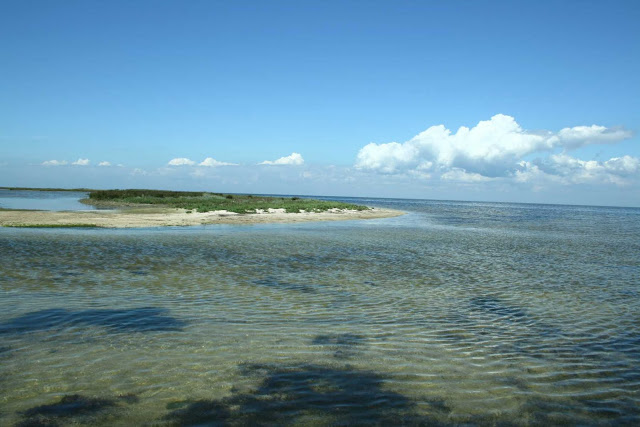 Коса, оточена морем