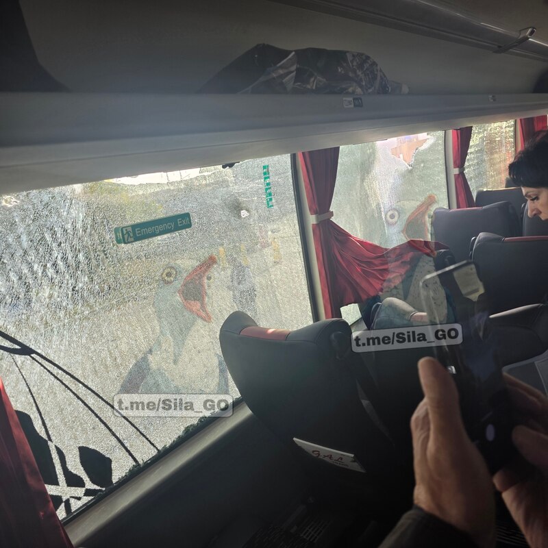 Пошкоджений автобус. ФОТО: Сила громади