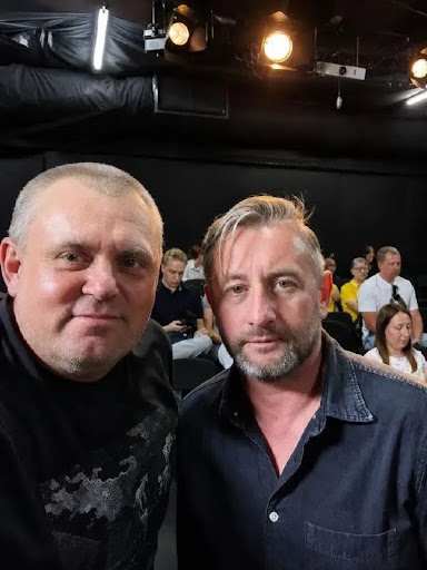 На фото два чоловіки