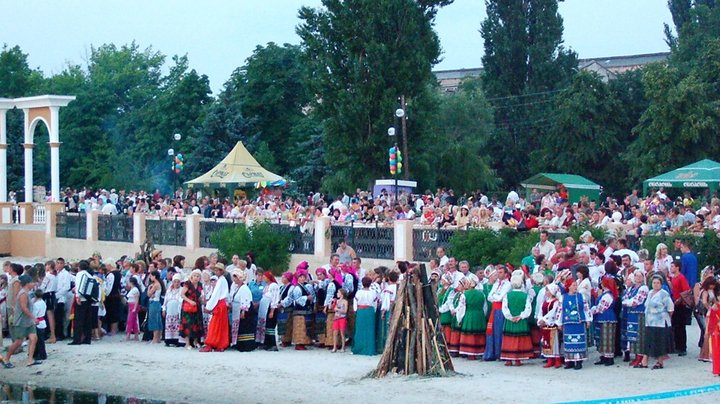 Масштабне святкування у вишиванках