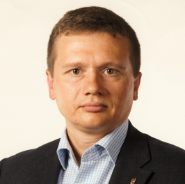 Денис  Попов